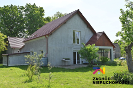 Dwa domy z ziemią rolną w Broniszowie